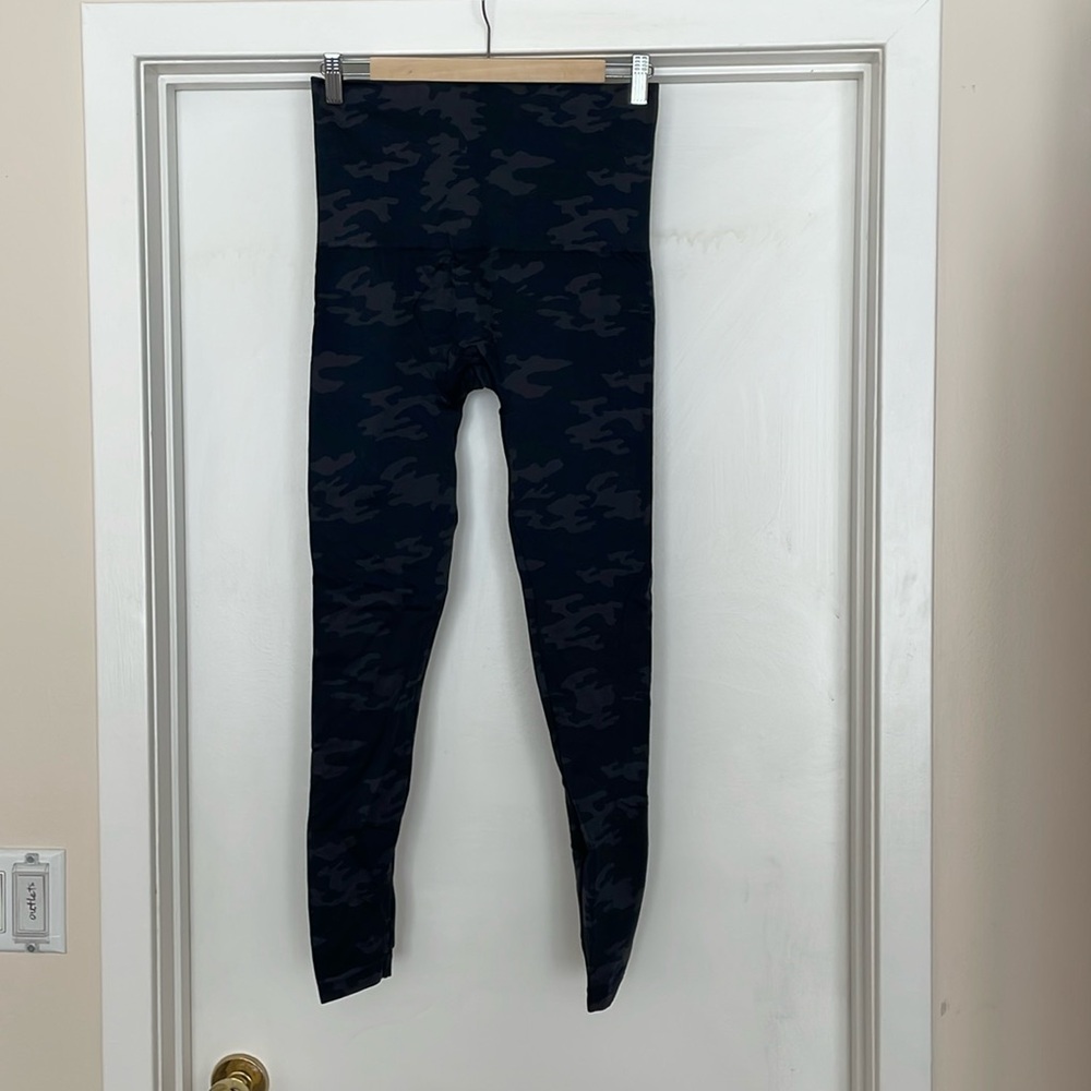 Spanx Grey/Black Camo leggings